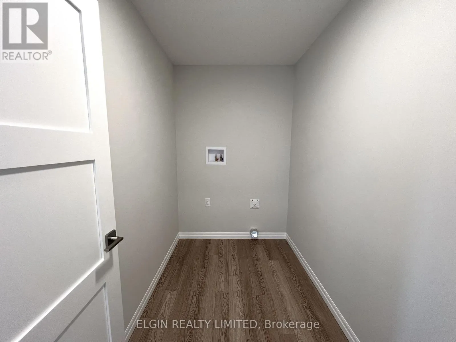 8 HORIZON COURT