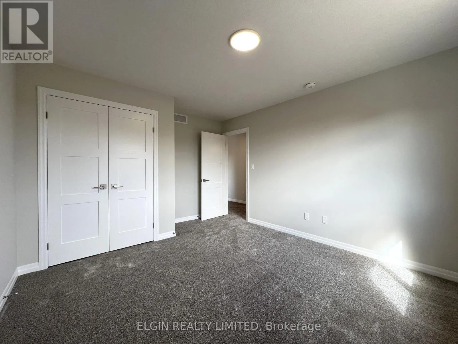 8 HORIZON COURT
