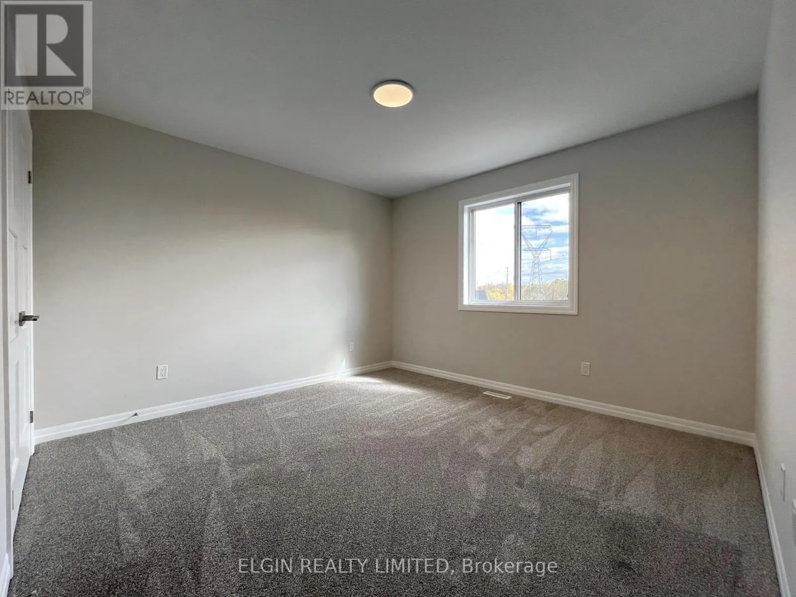 8 HORIZON COURT