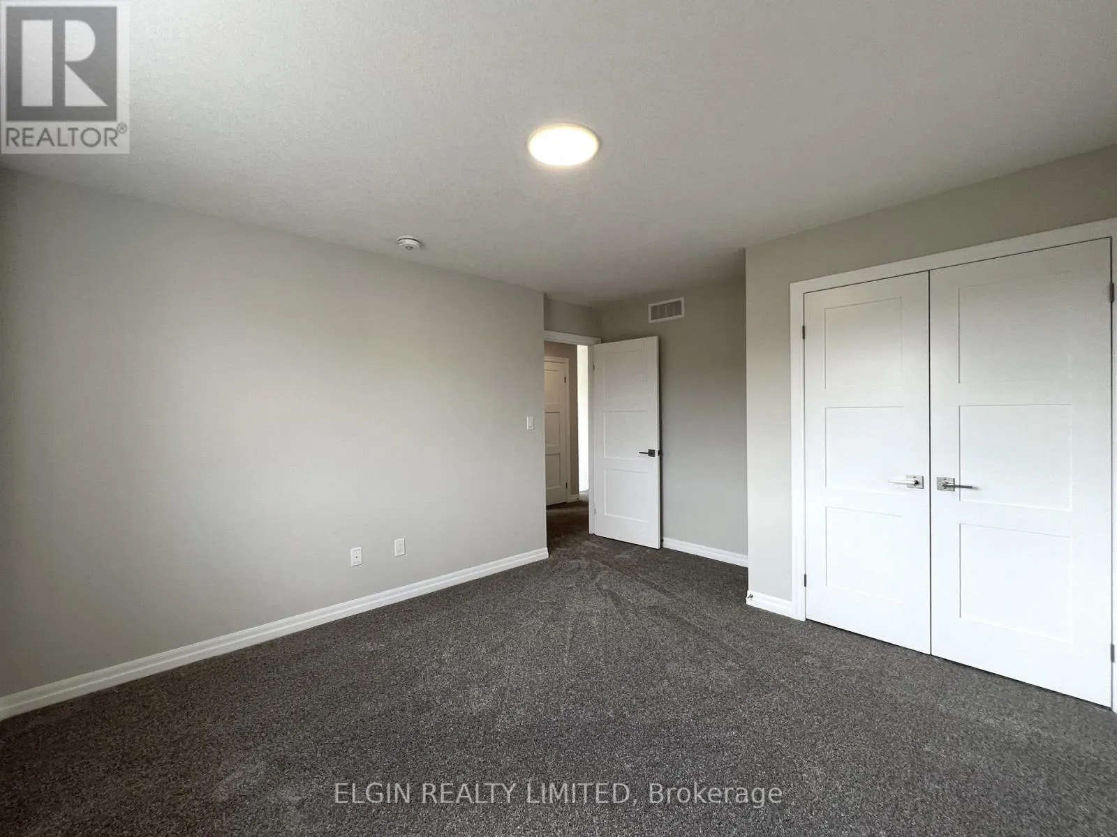 8 HORIZON COURT
