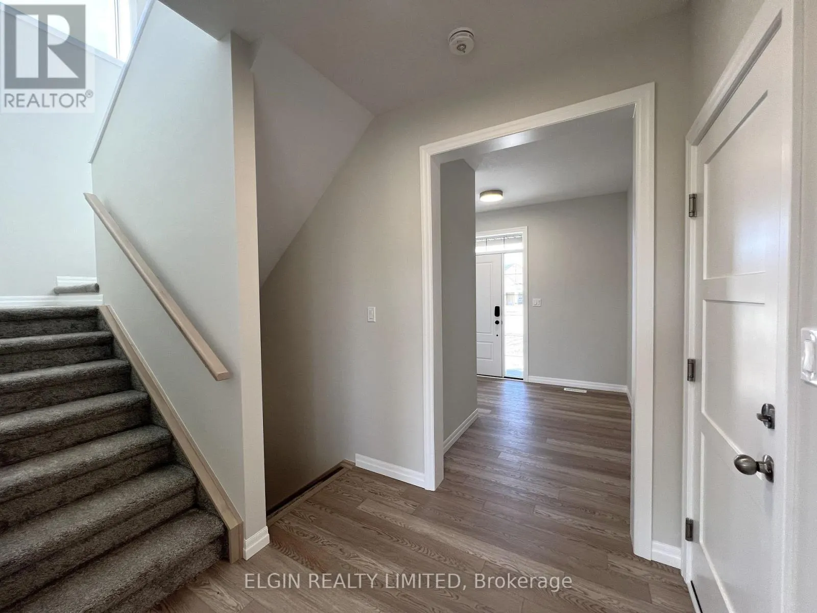8 HORIZON COURT