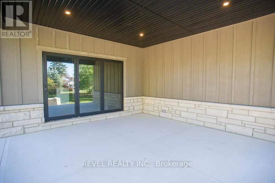 7 SCOTT DRIVE