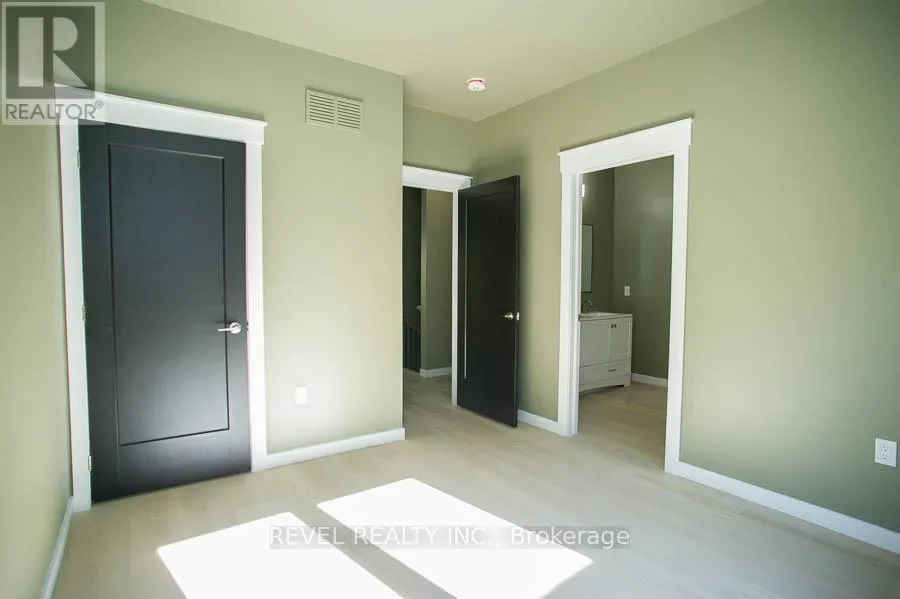 7 SCOTT DRIVE