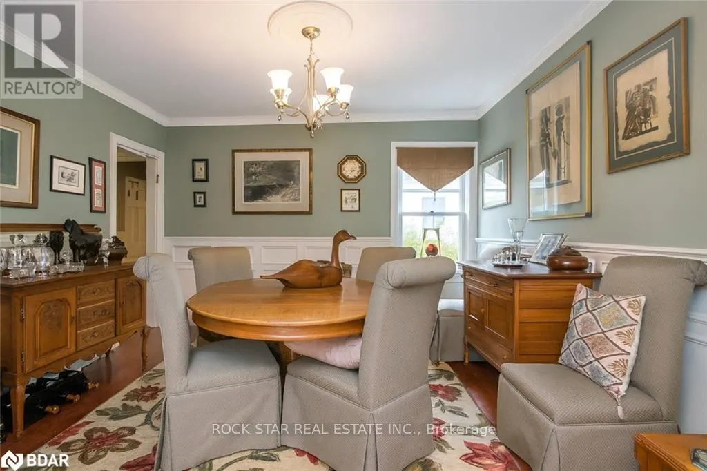 MAIN - 319 QUEEN STREET S