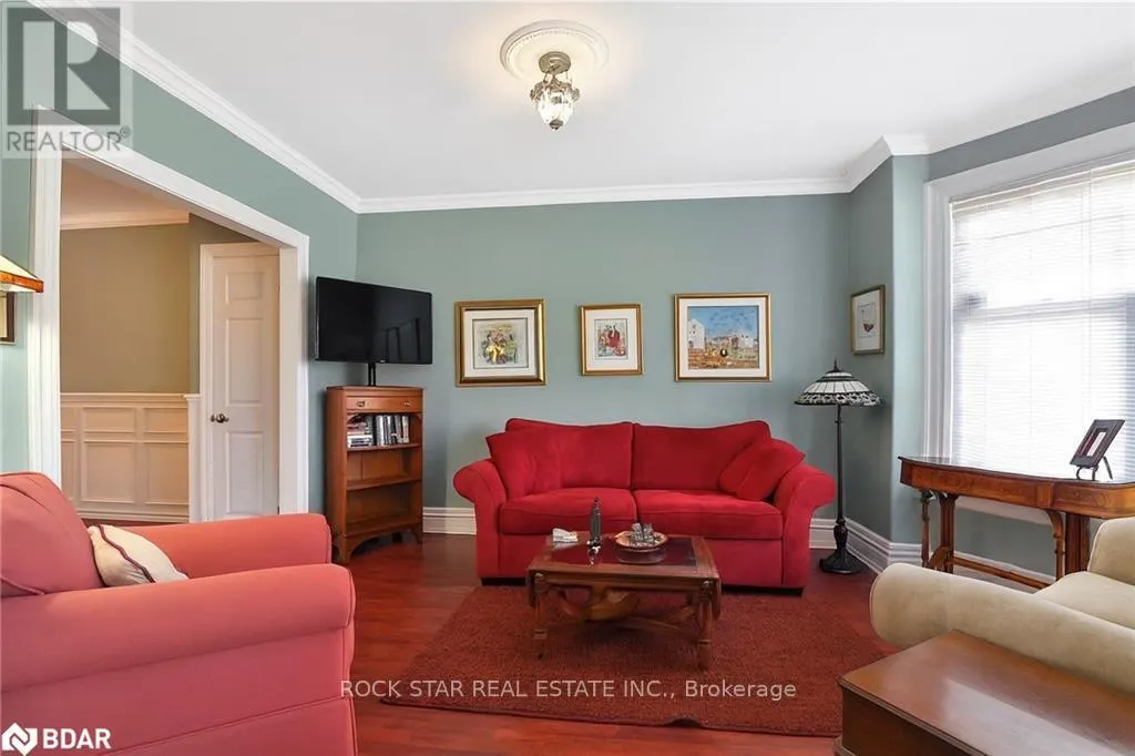 MAIN - 319 QUEEN STREET S