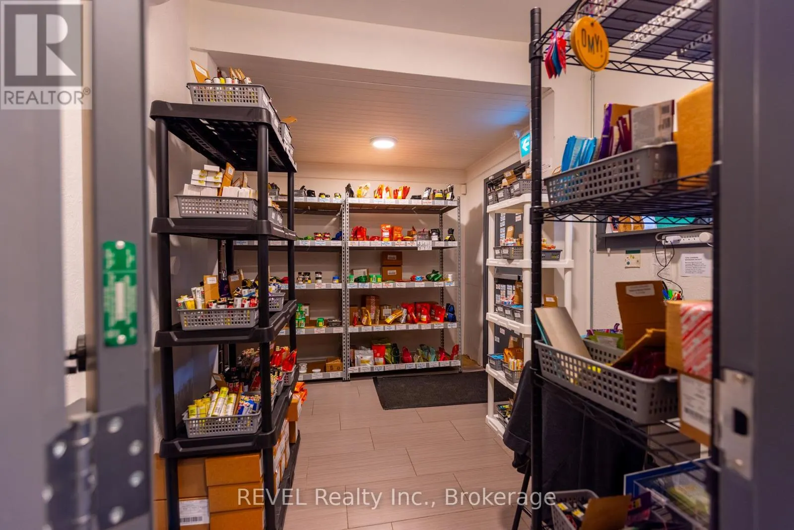 8568 LUNDYS LANE