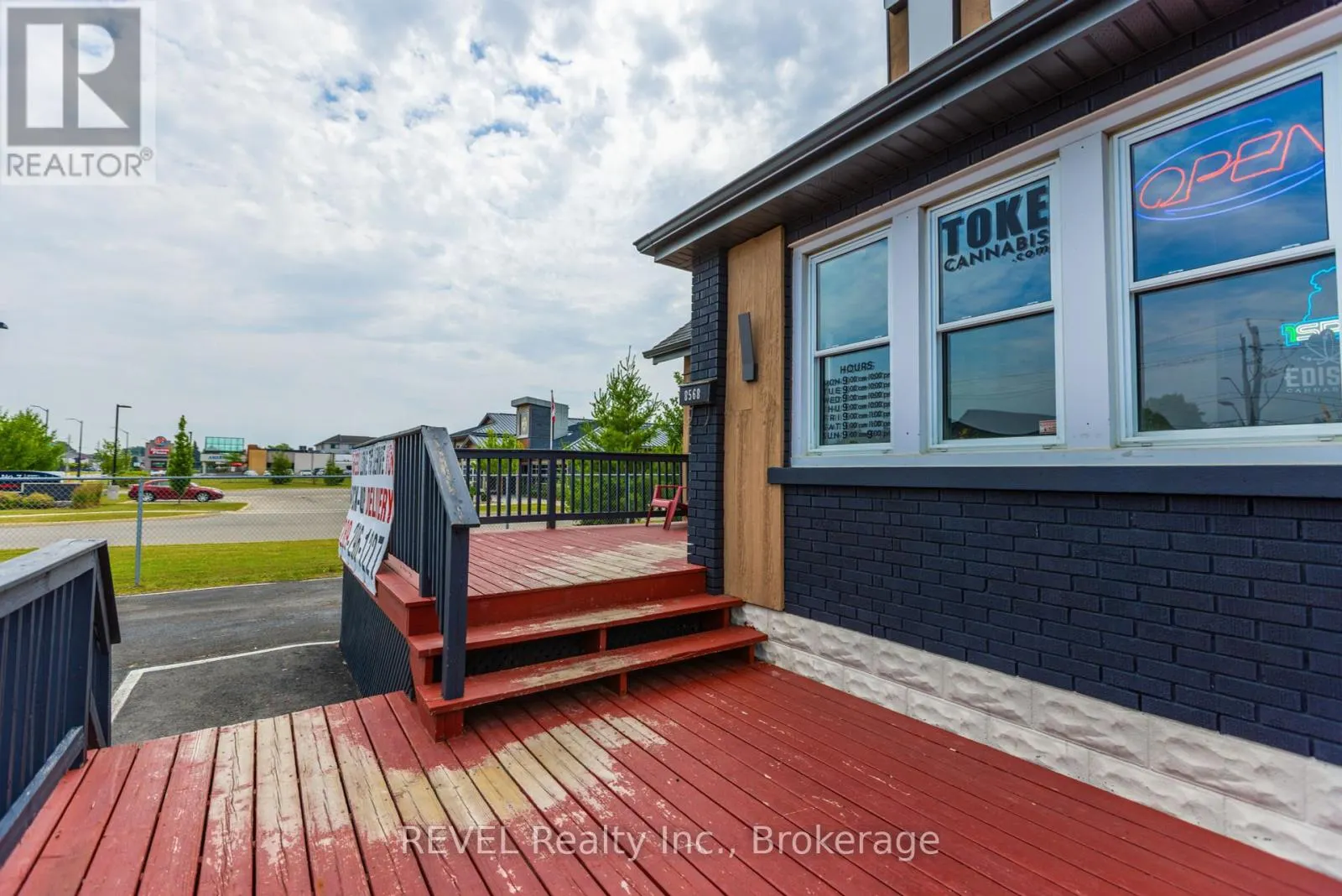 8568 LUNDYS LANE