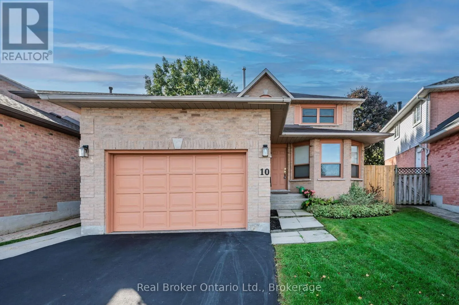 10 AVONBRIDGE COURT