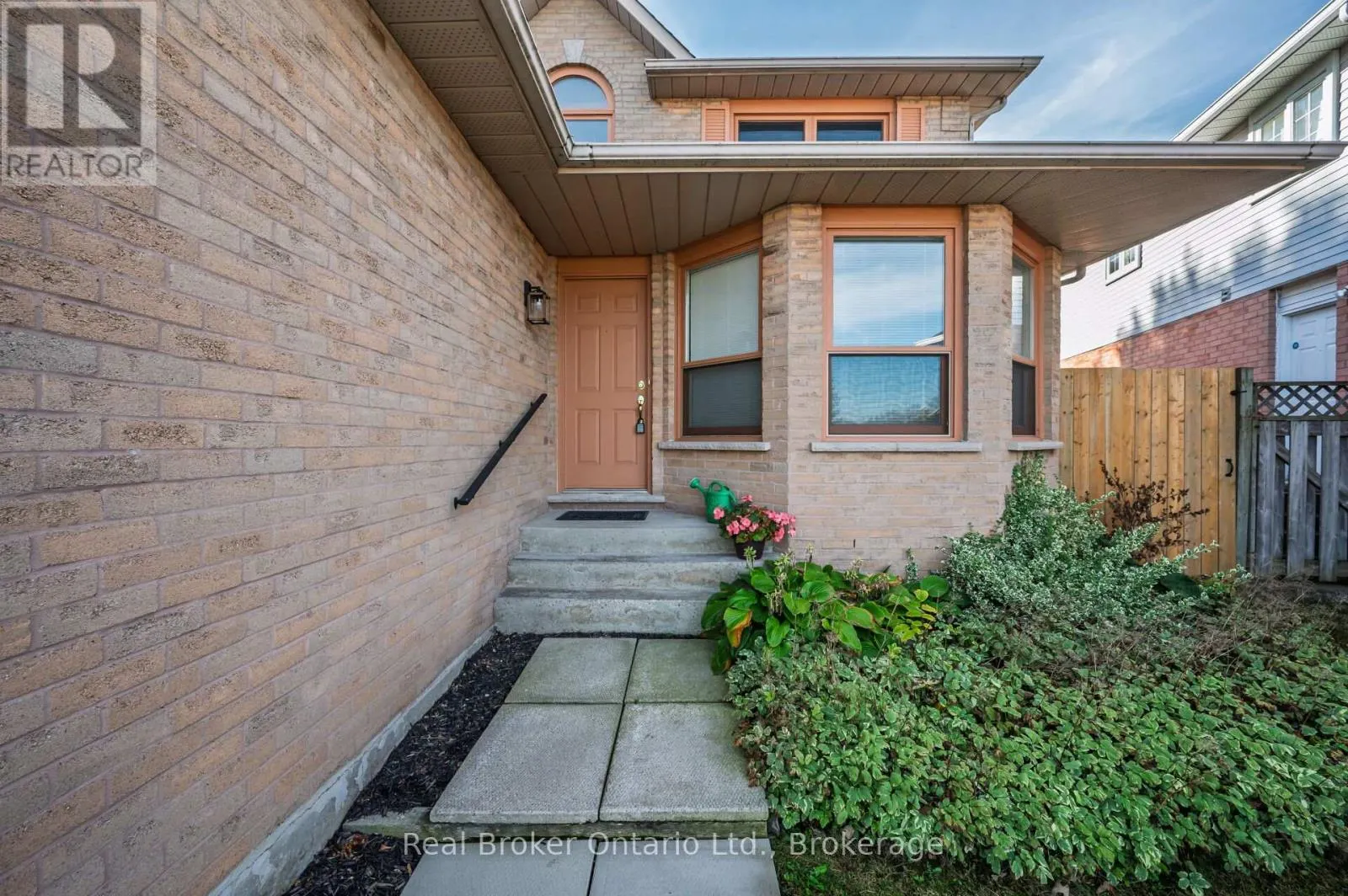 10 AVONBRIDGE COURT
