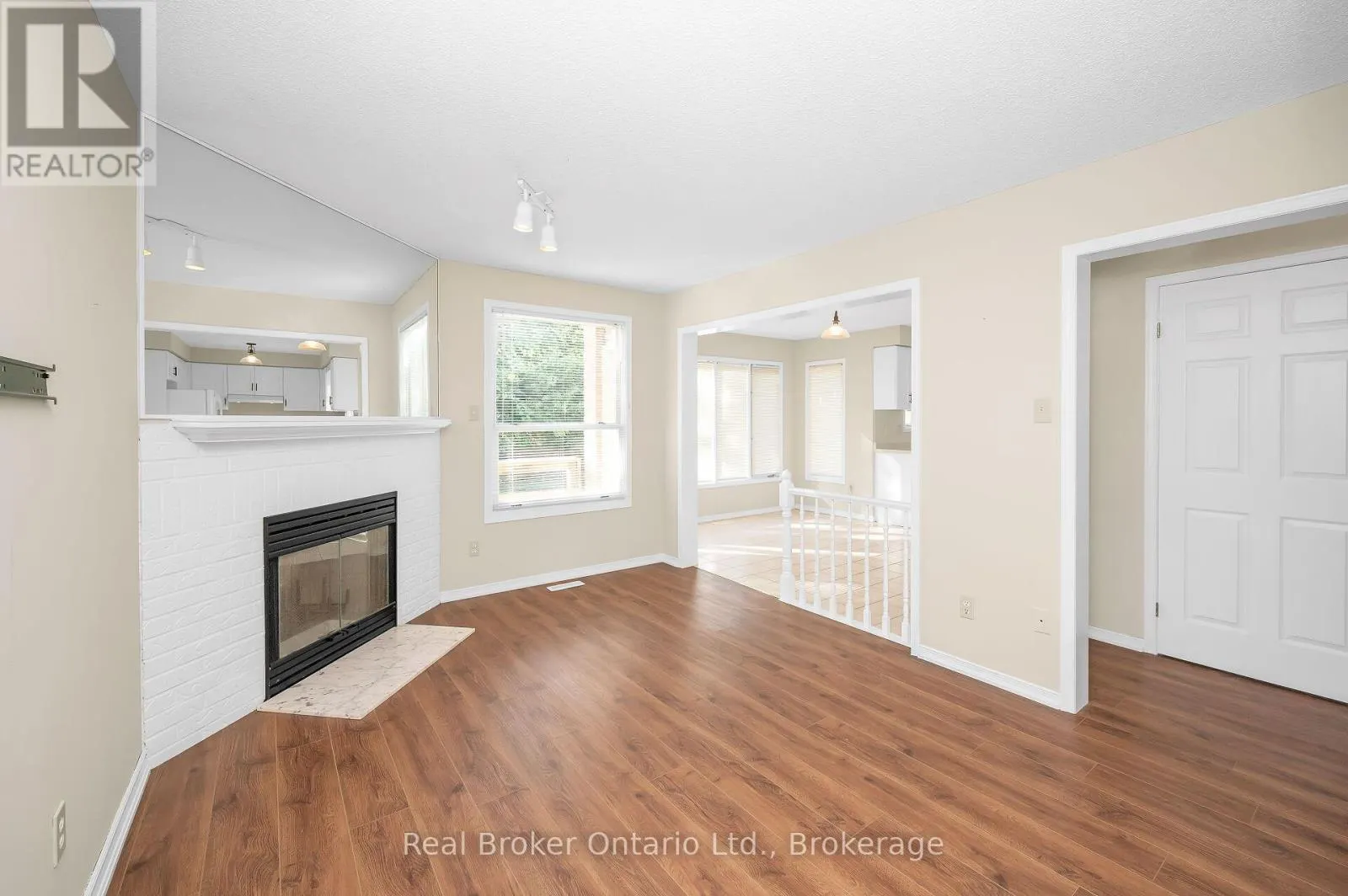 10 AVONBRIDGE COURT