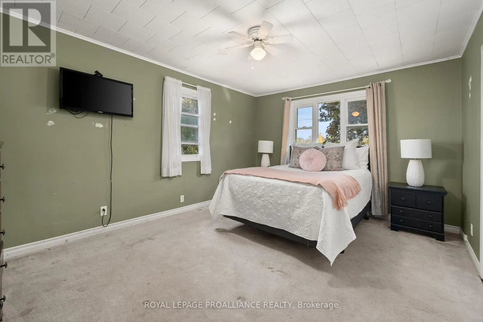1067 AIRPORT PARKWAY