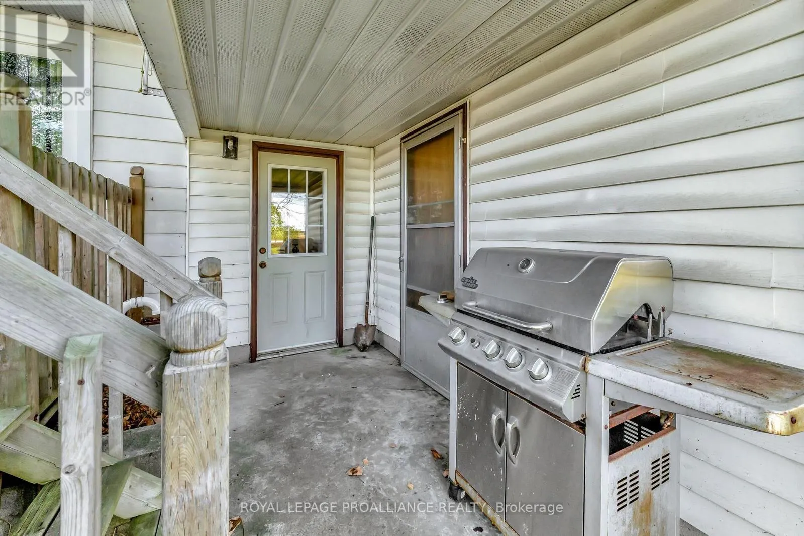1067 AIRPORT PARKWAY