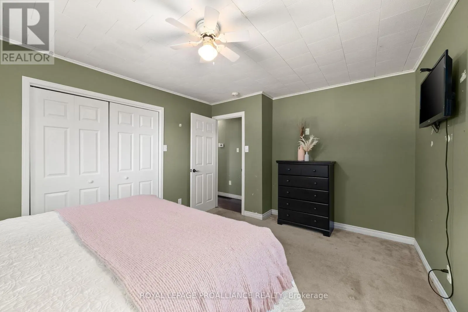 1067 AIRPORT PARKWAY