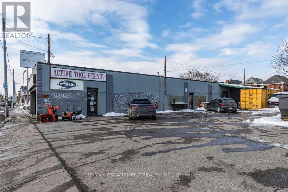 955 BARTON STREET E