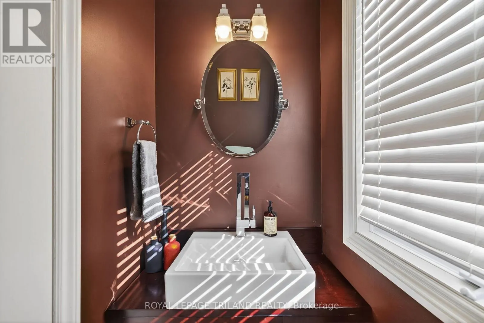 22 - 1399 COMMISSIONERS ROAD W, #22