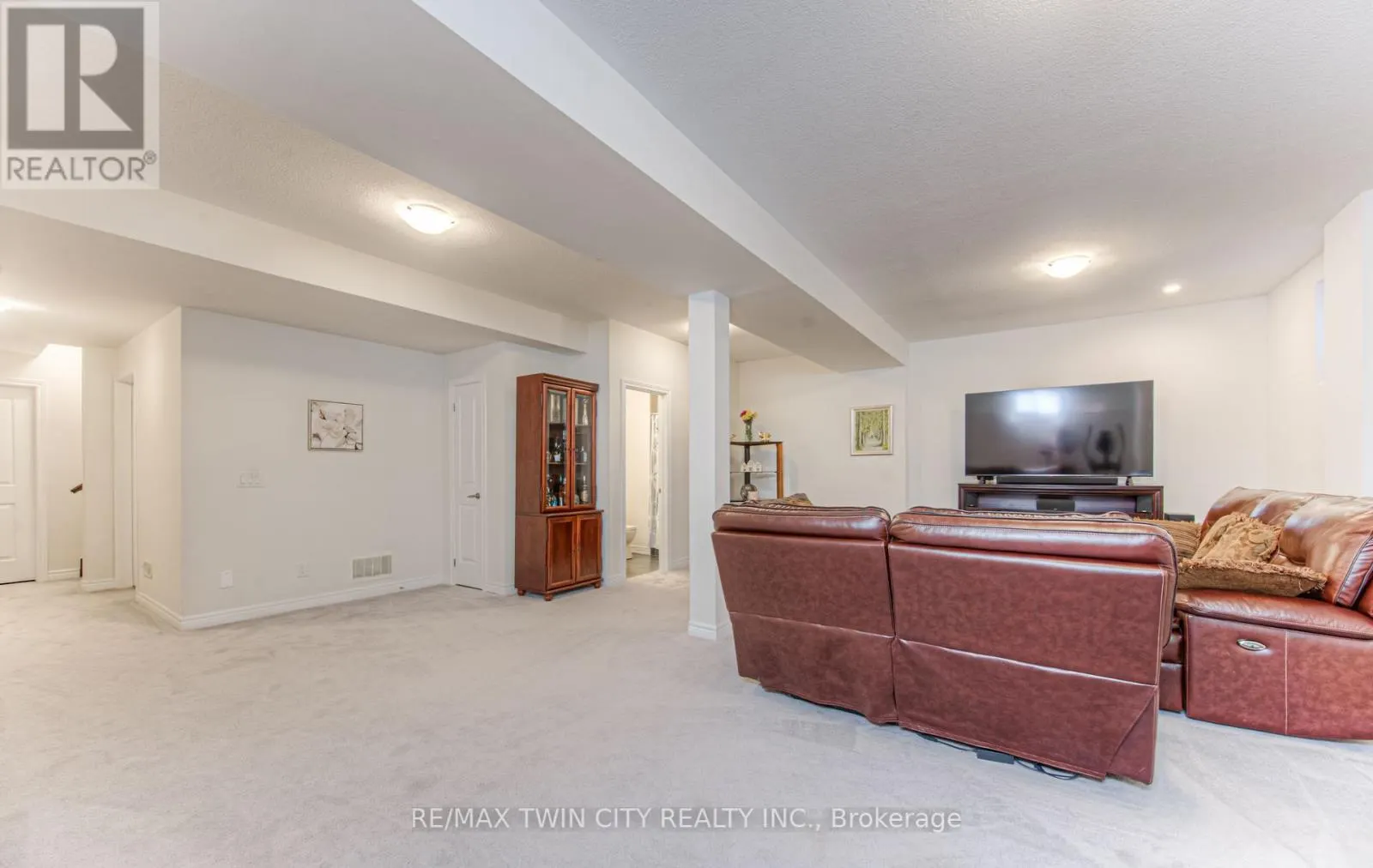 39 REISTWOOD DRIVE