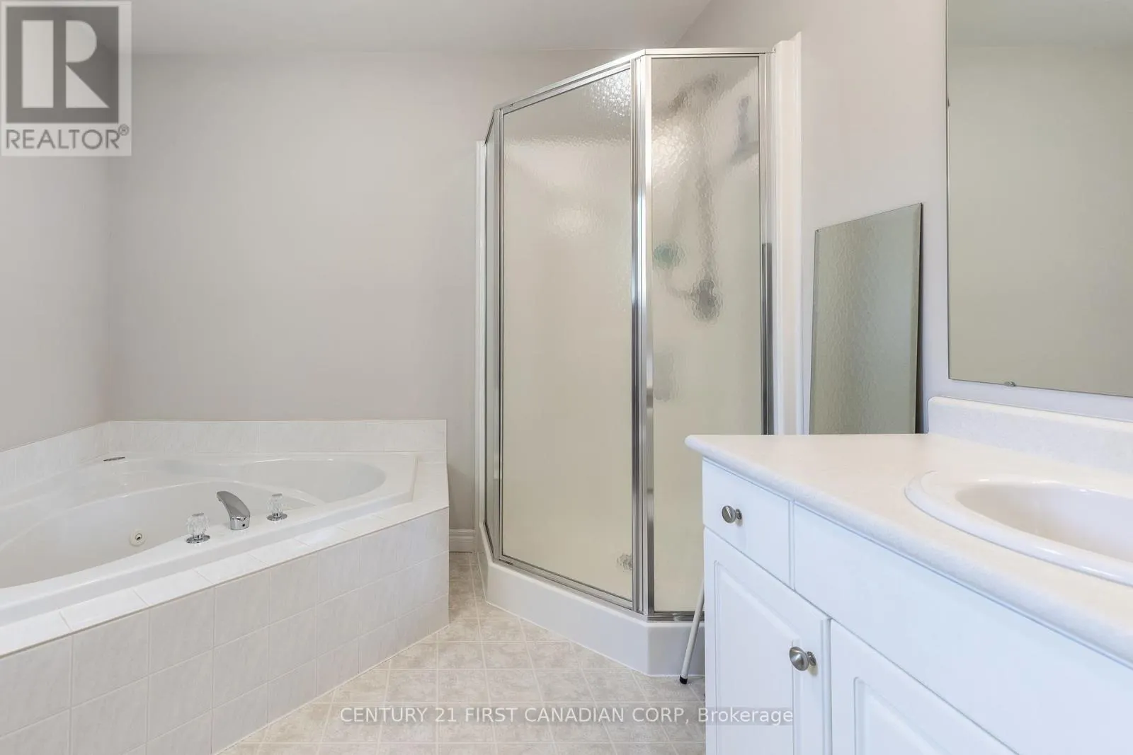 18 - 20 WINDEMERE PLACE, #18