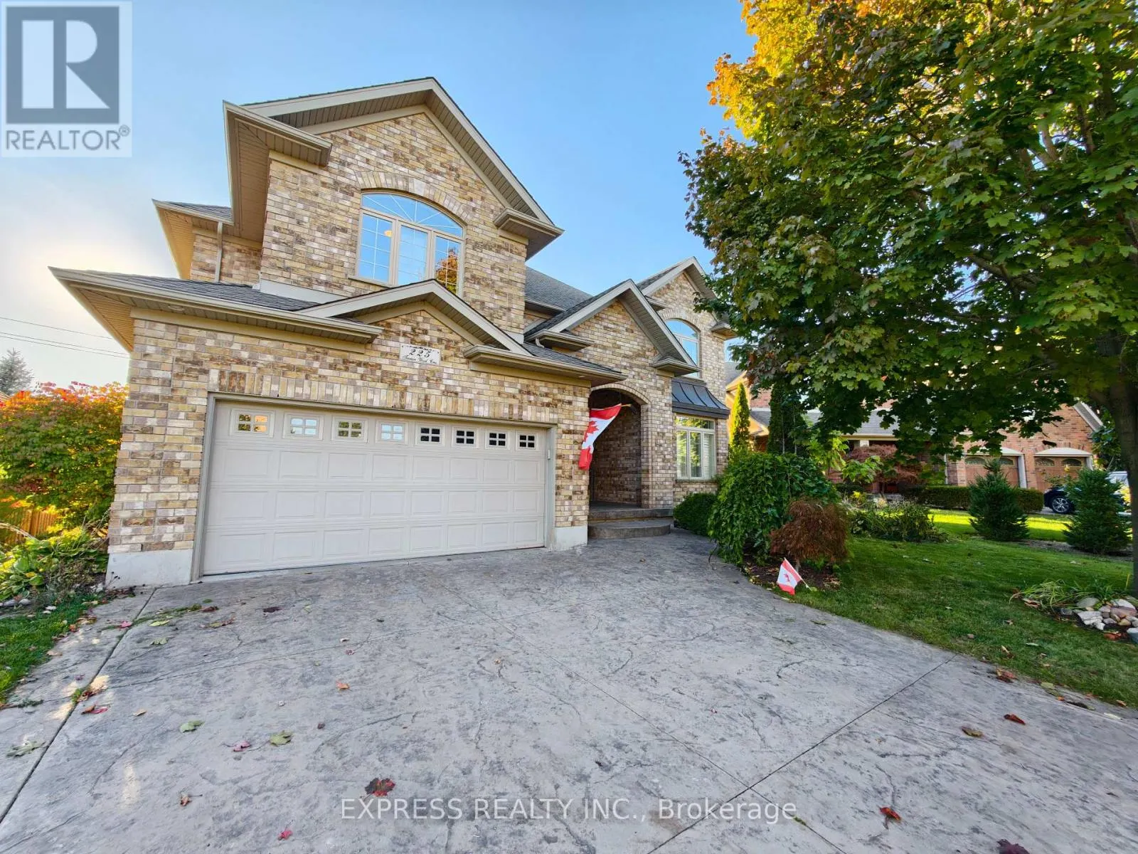225 TERRACE WOOD CRESCENT