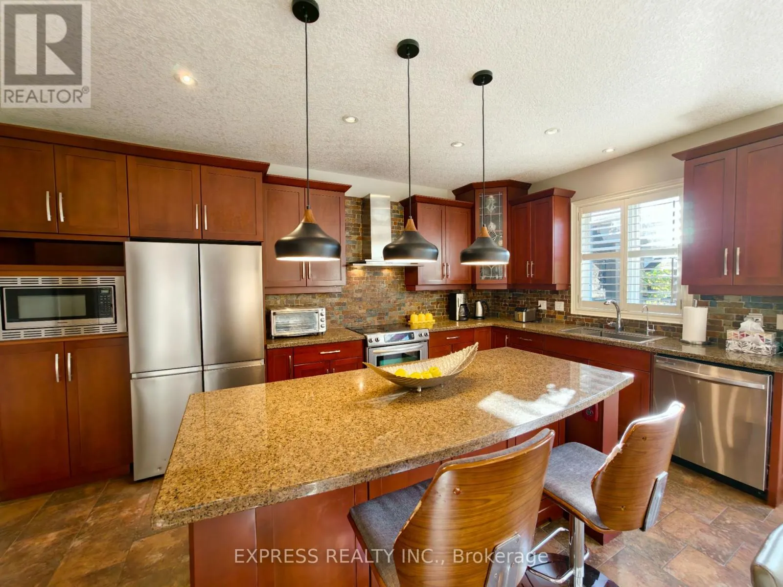 225 TERRACE WOOD CRESCENT
