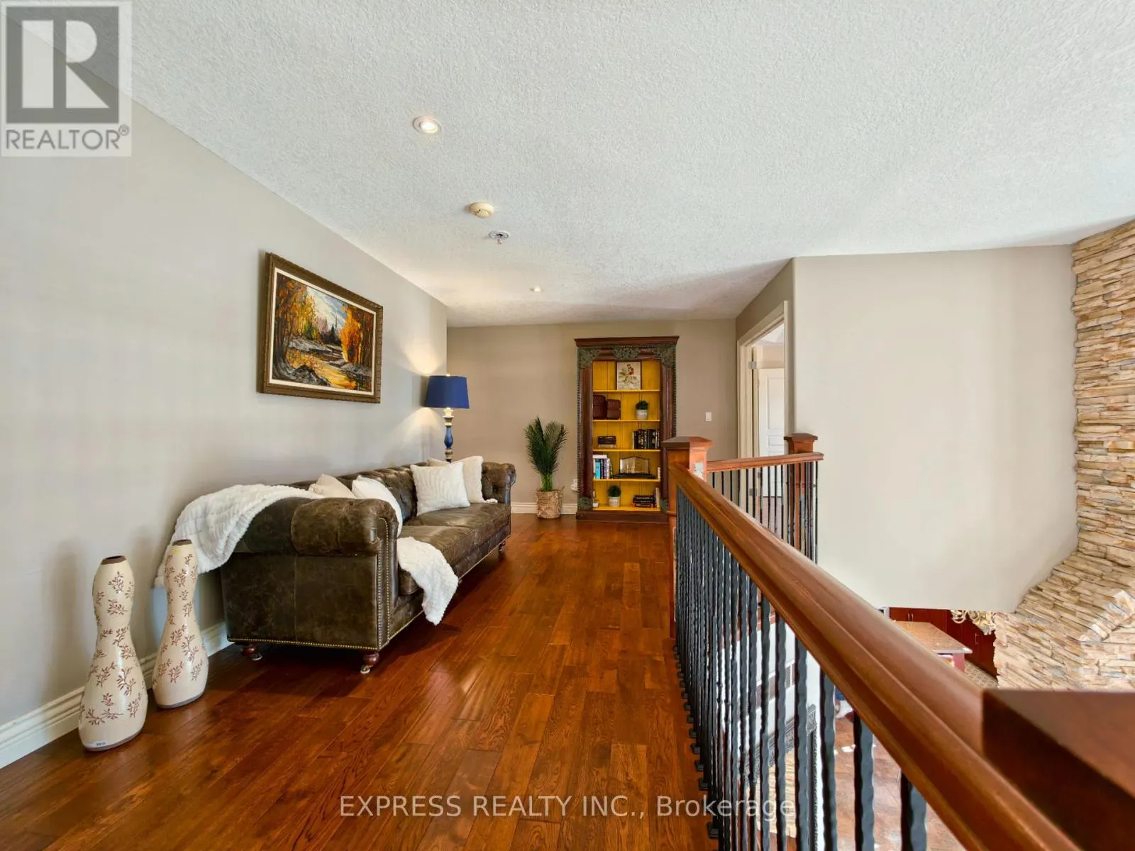 225 TERRACE WOOD CRESCENT