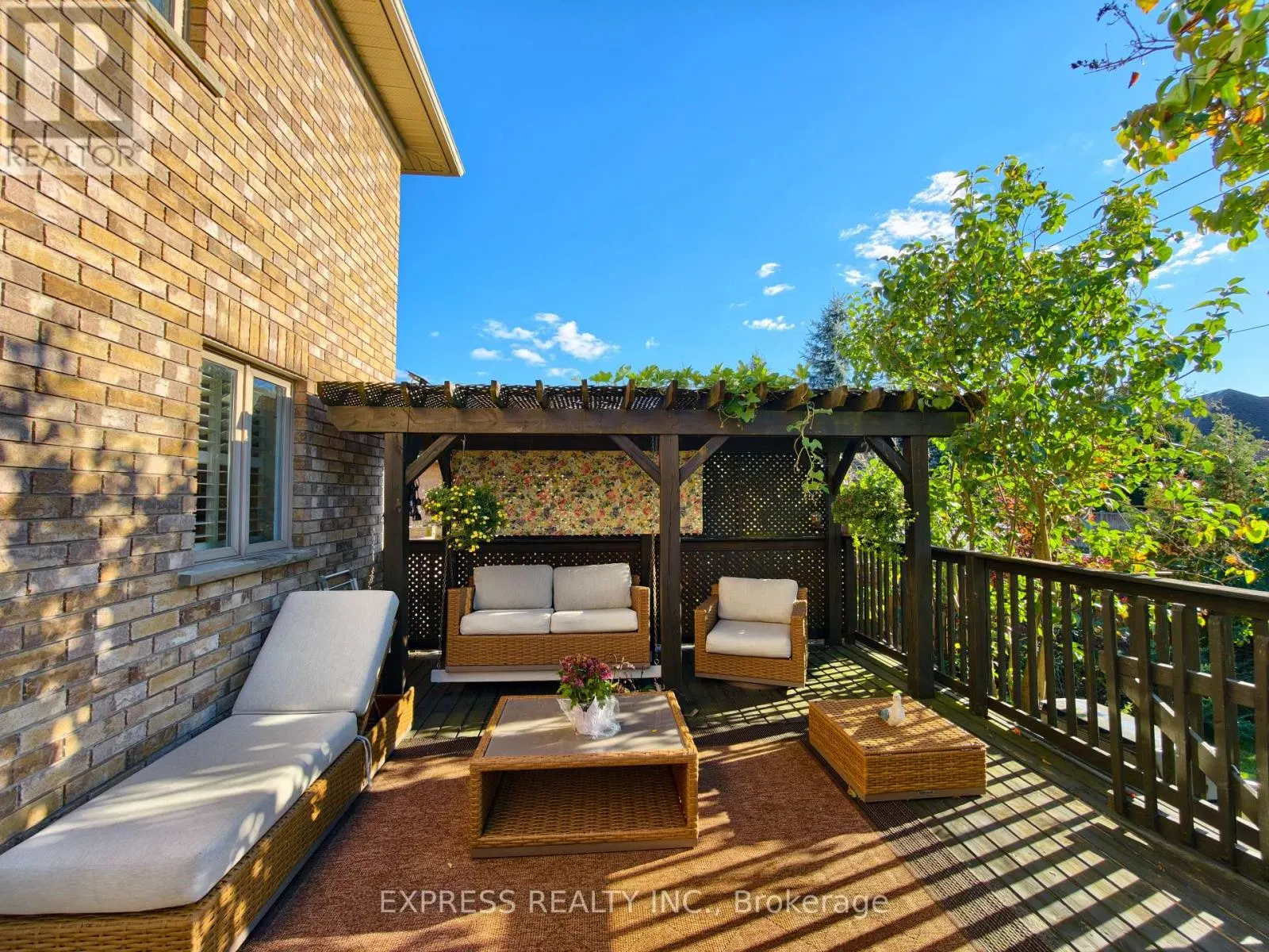 225 TERRACE WOOD CRESCENT
