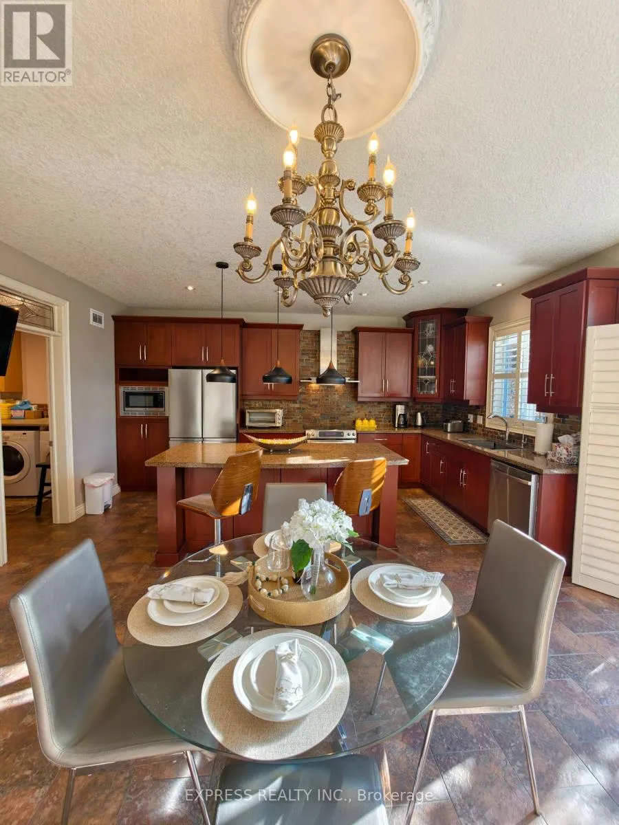 225 TERRACE WOOD CRESCENT