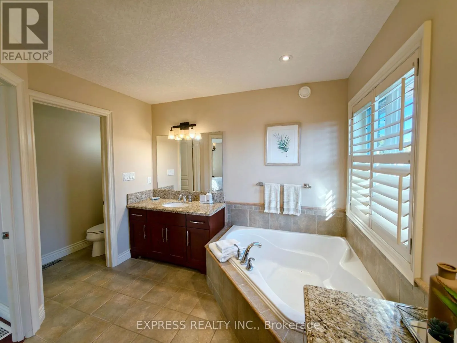 225 TERRACE WOOD CRESCENT