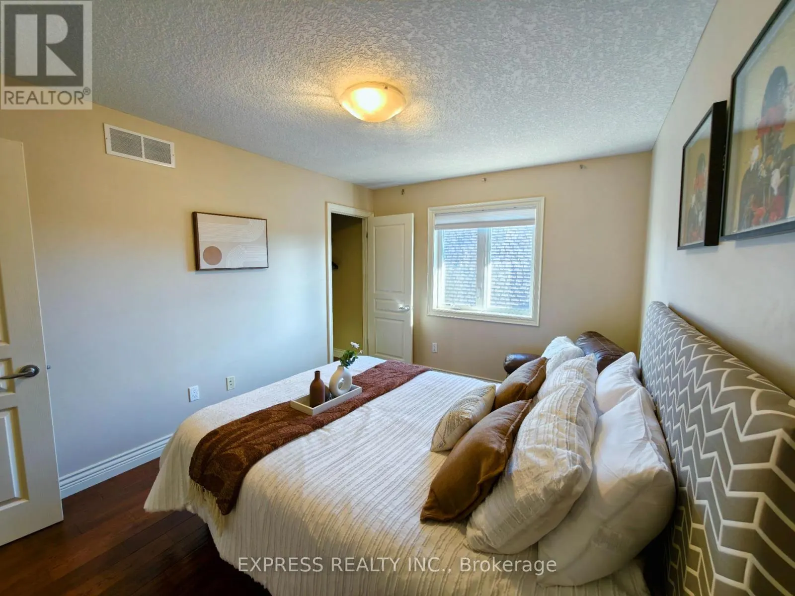225 TERRACE WOOD CRESCENT