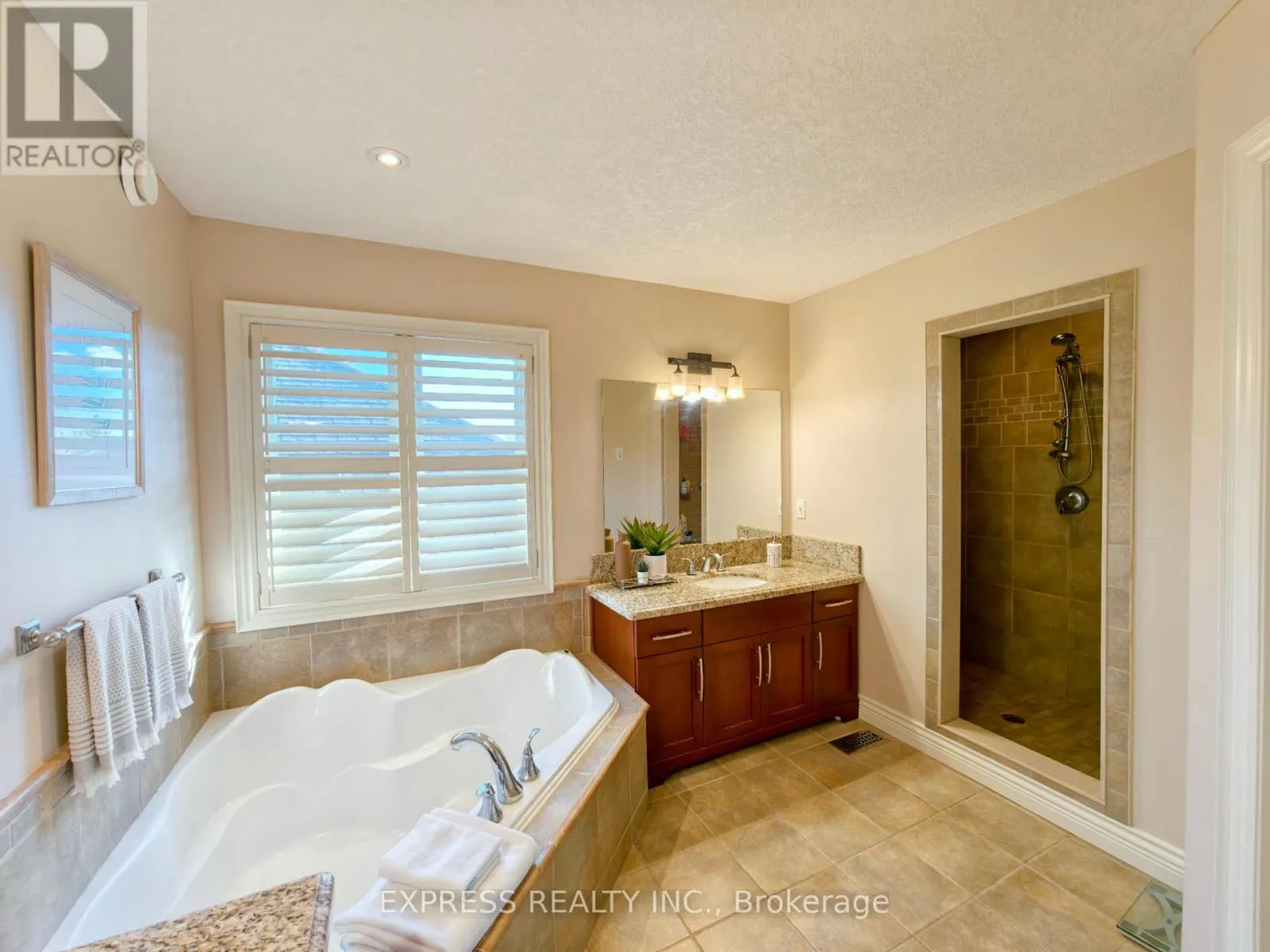 225 TERRACE WOOD CRESCENT
