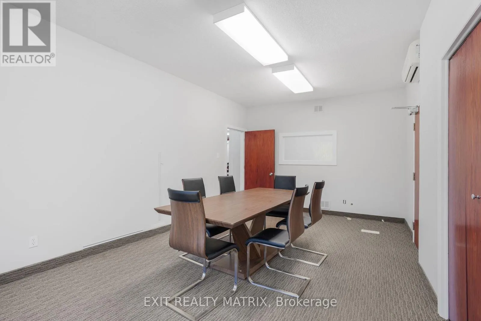 500 - 1 MAIN STREET E