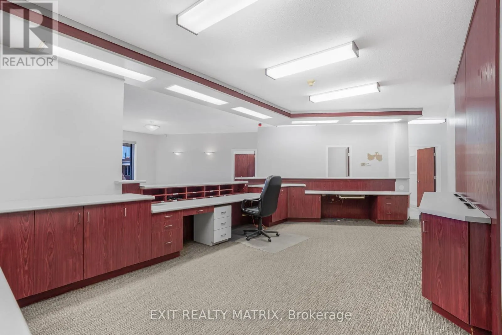500 - 1 MAIN STREET E
