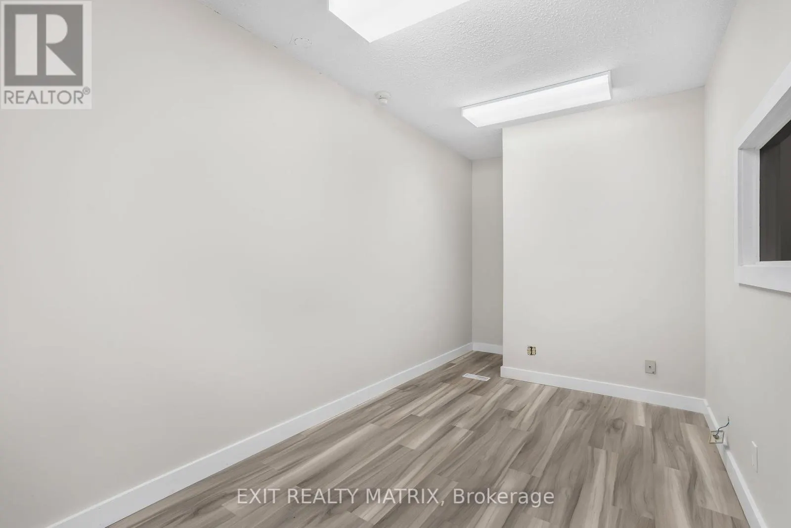 500 - 1 MAIN STREET E