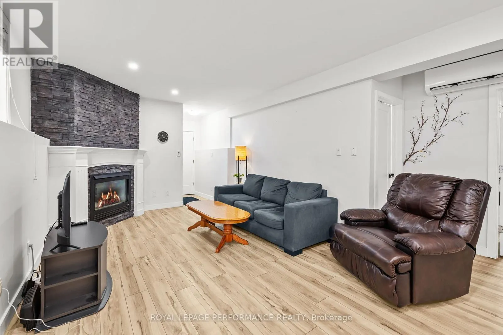 1C - 75 LAPOINTE BOULEVARD
