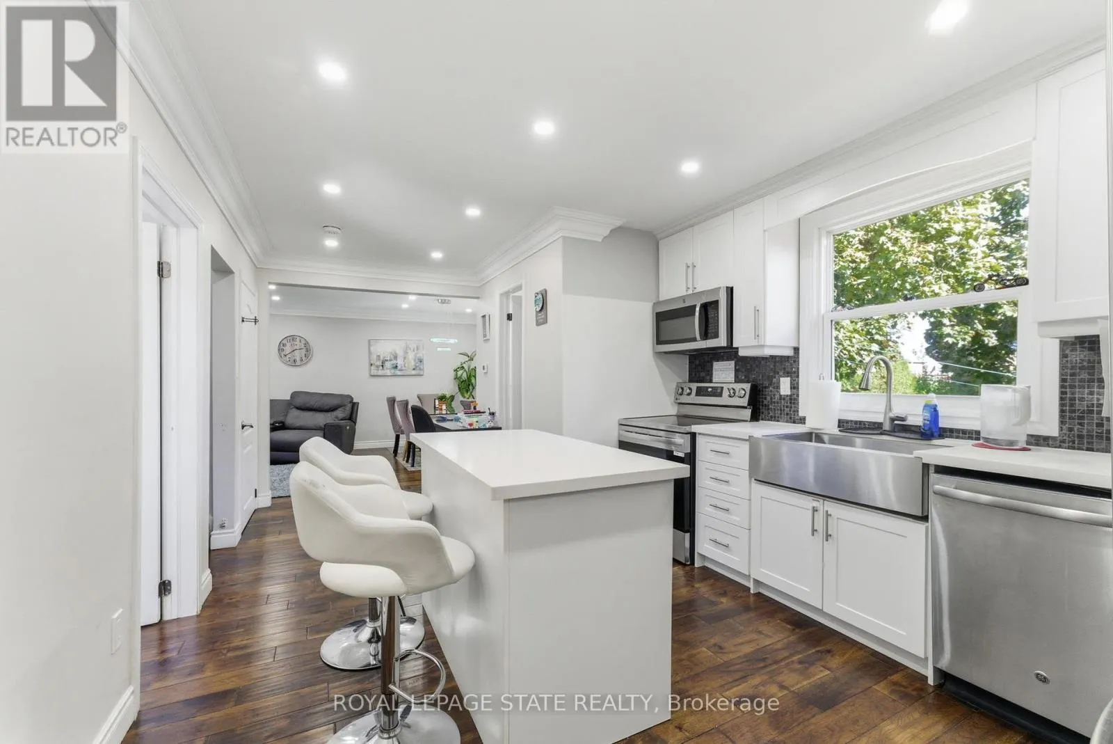 1 - 425 UPPER GAGE AVENUE