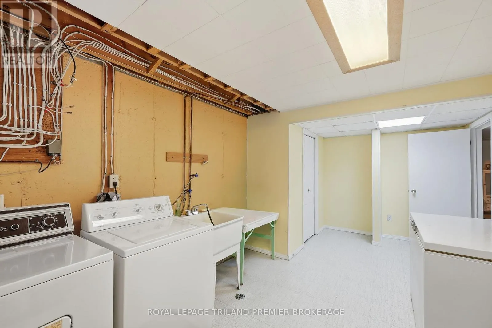 56 - 50 FIDDLERS GREEN ROAD, #56