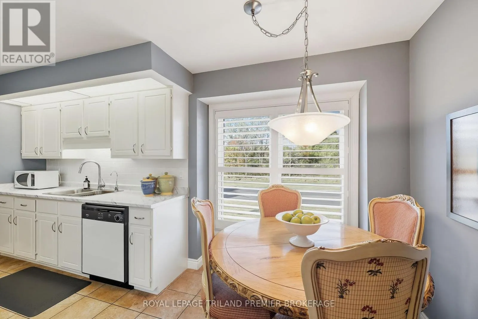 56 - 50 FIDDLERS GREEN ROAD, #56