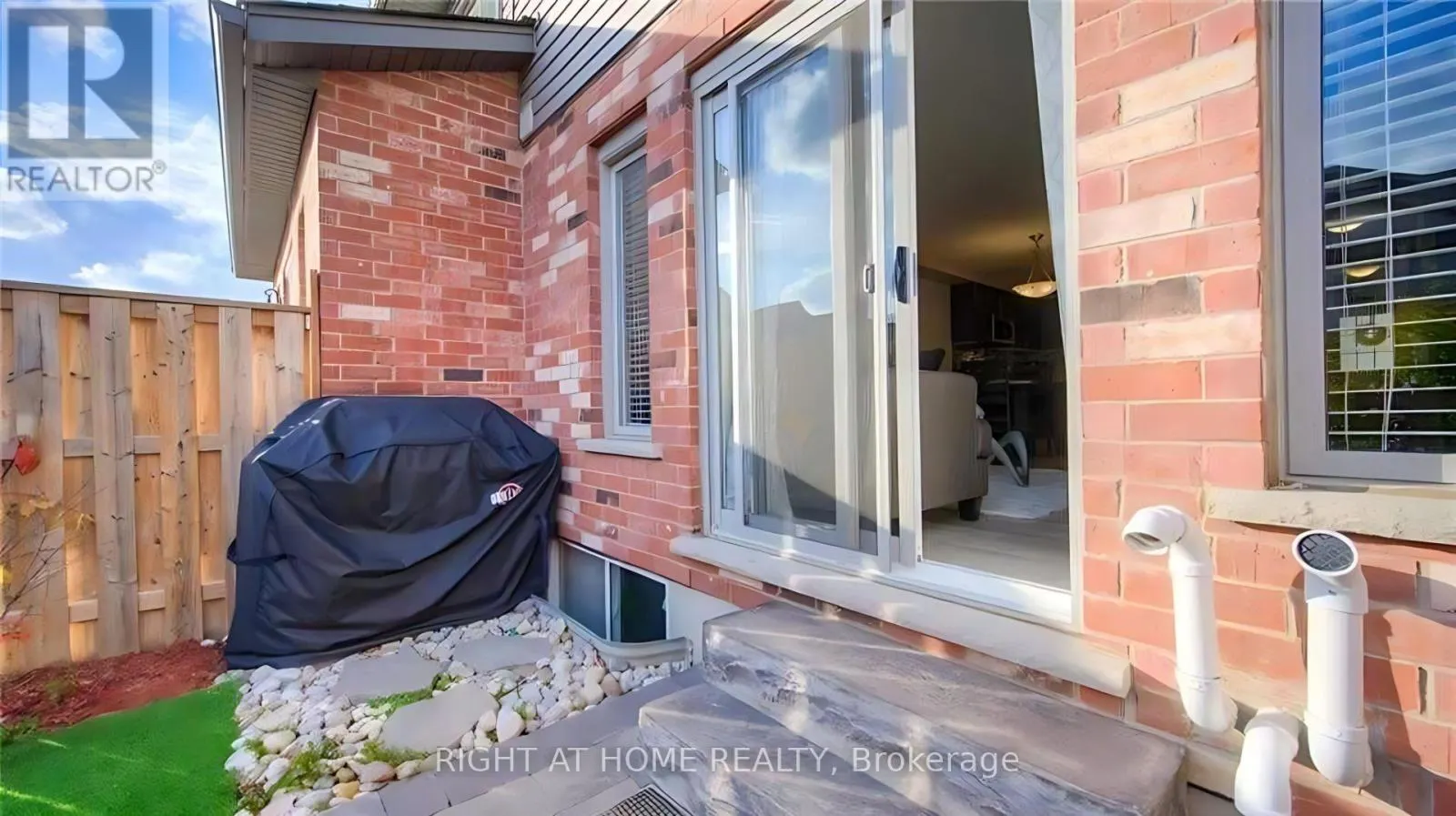 4 MEADOWRIDGE STREET