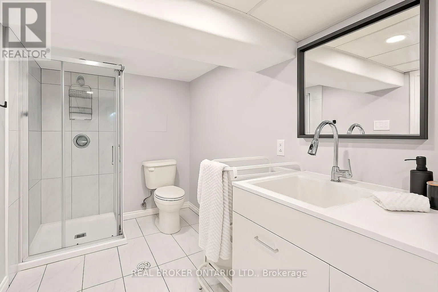 23 LAKEVIEW TERRACE