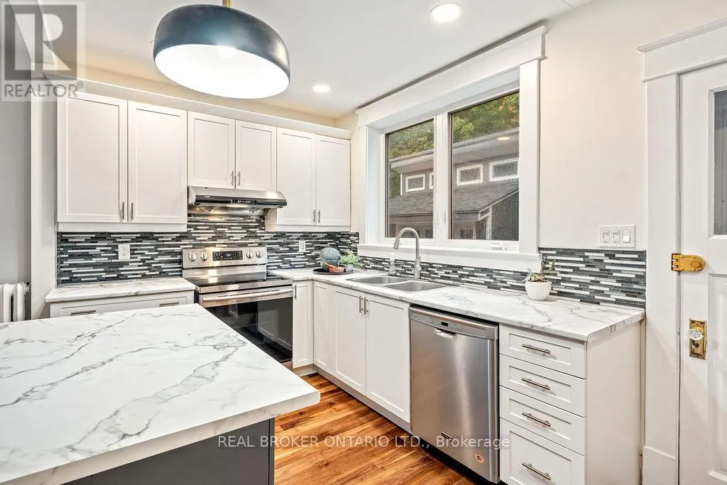 23 LAKEVIEW TERRACE