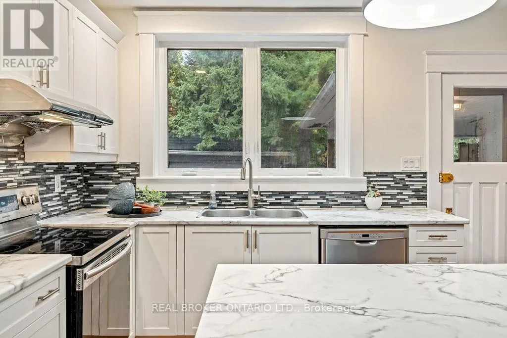 23 LAKEVIEW TERRACE