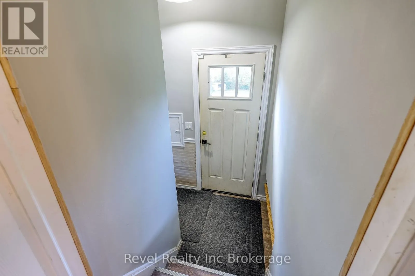 82 BEE STREET