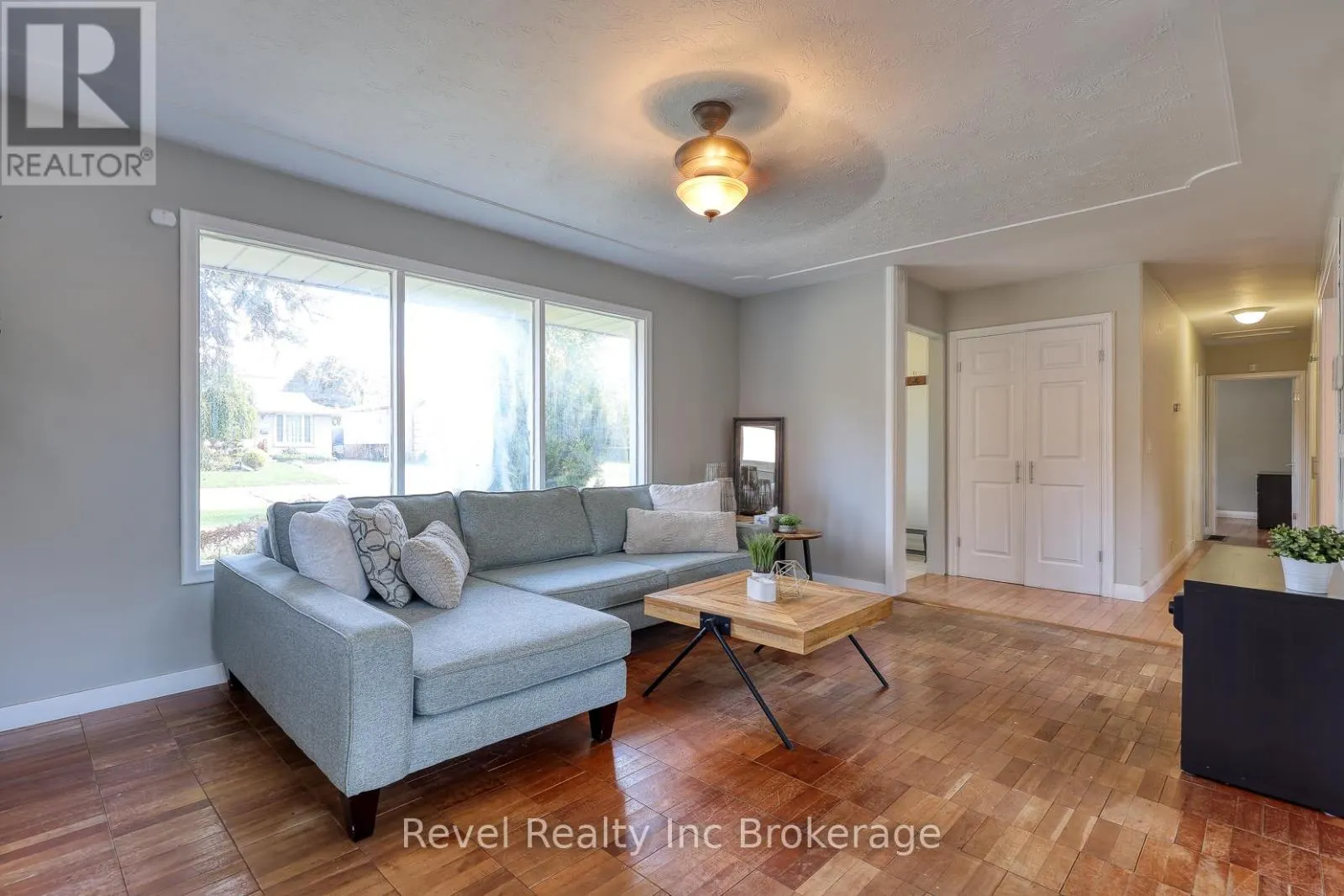 82 BEE STREET