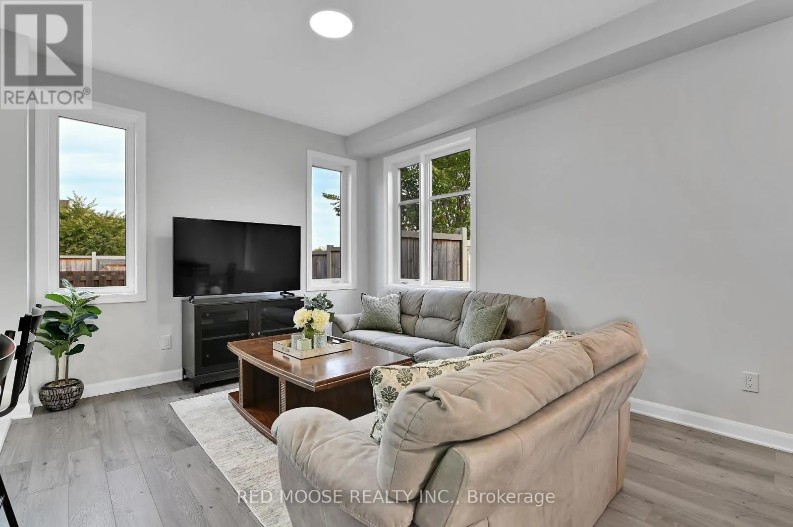 833 DYNASTY STREET