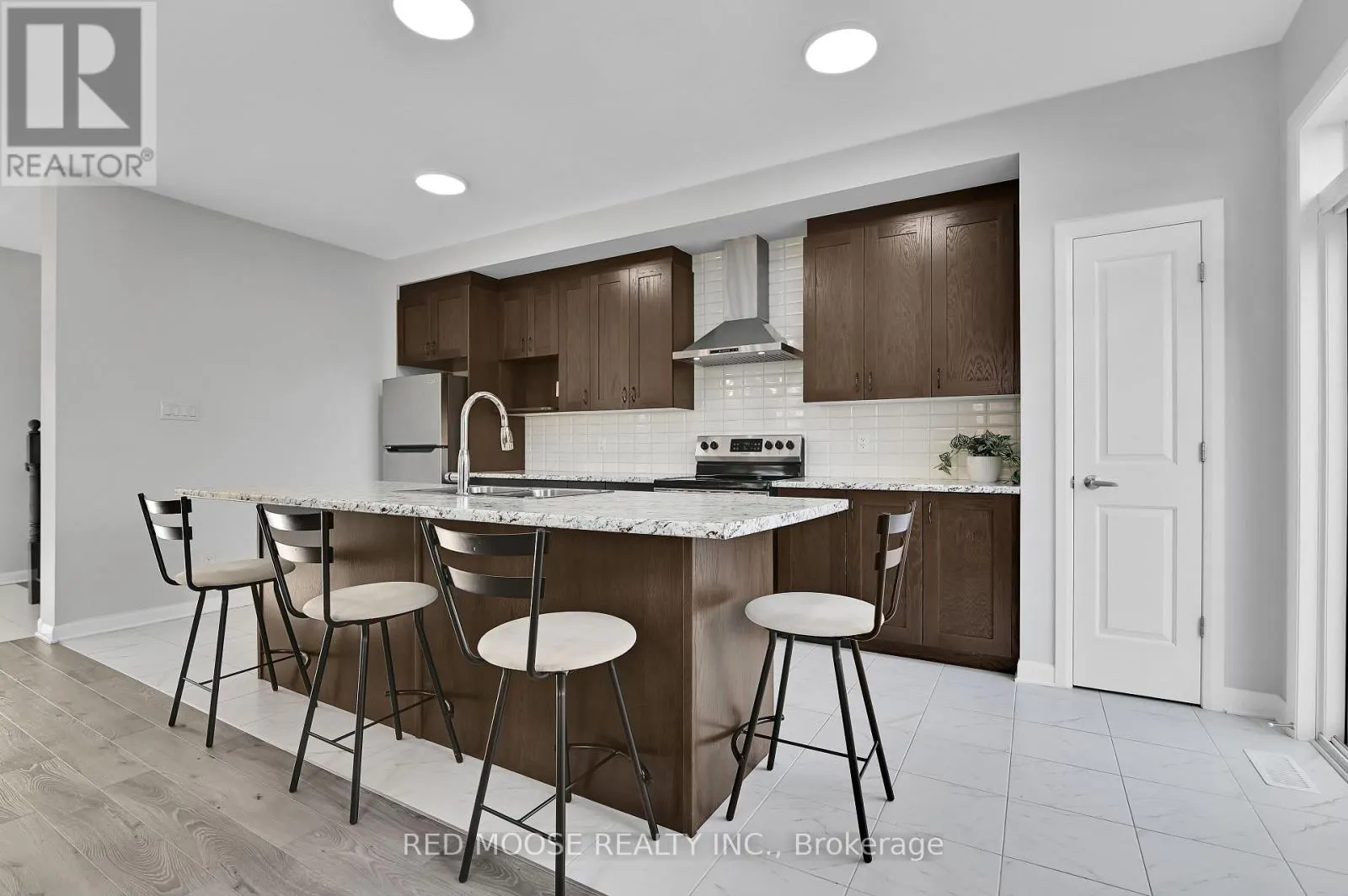 833 DYNASTY STREET