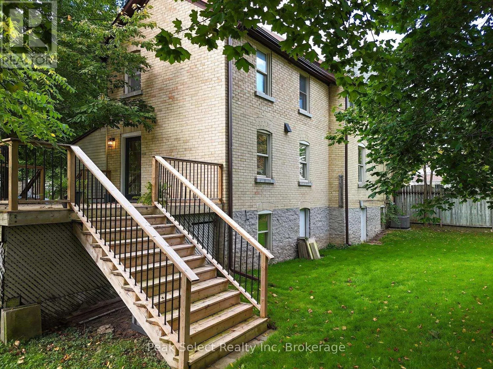 382 QUEEN STREET E