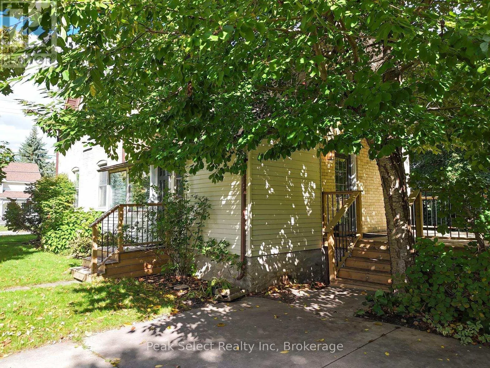 382 QUEEN STREET E