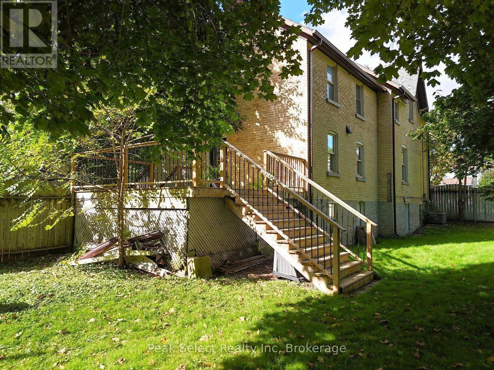 382 QUEEN STREET E