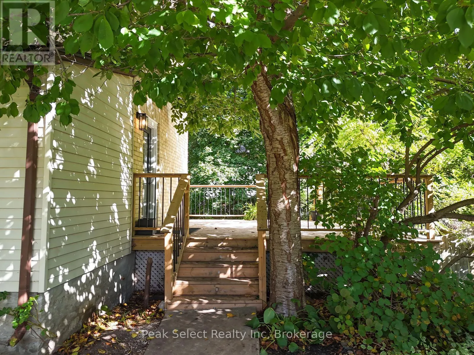 382 QUEEN STREET E