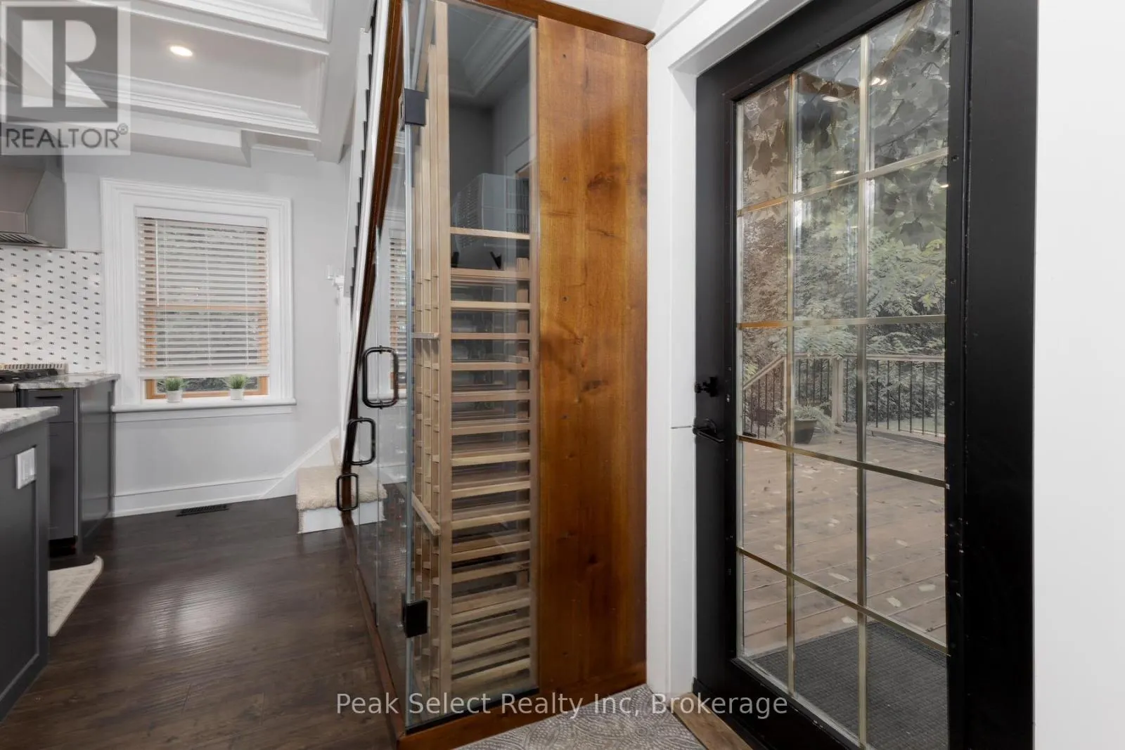 382 QUEEN STREET E