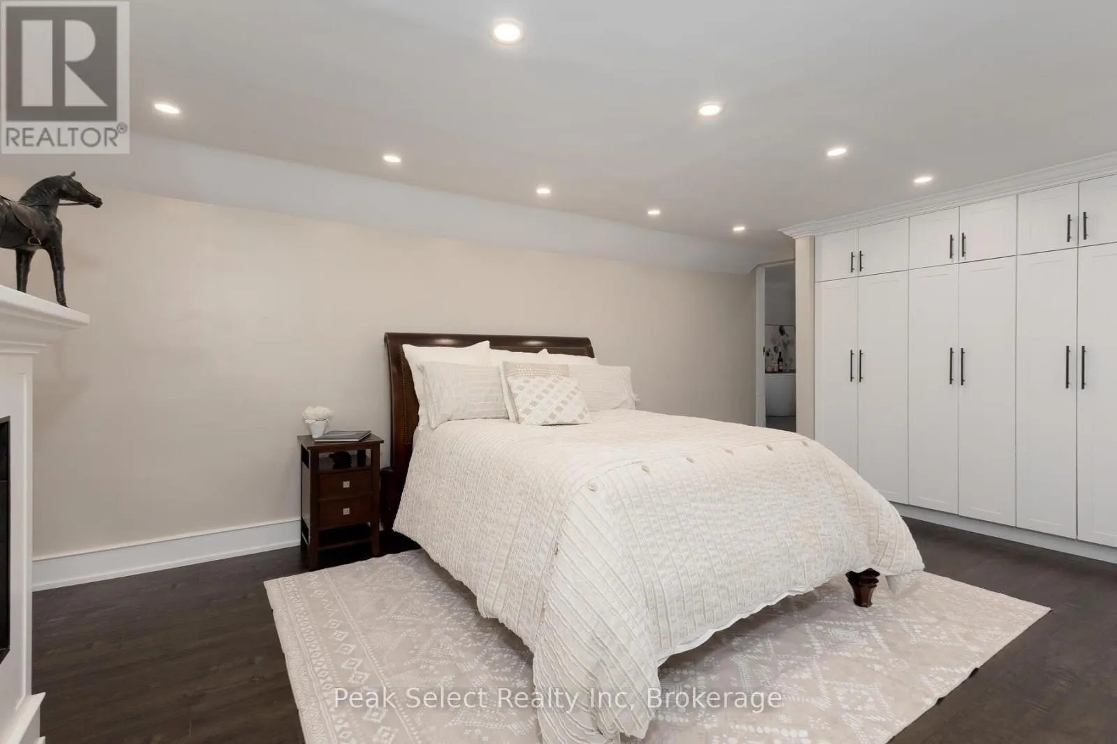 382 QUEEN STREET E